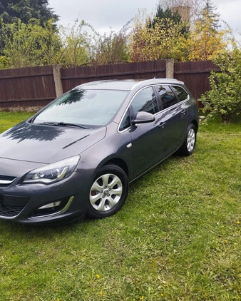 Opel Astra cena 32500 przebieg: 200000, rok produkcji 2015 z Olsztyn małe 667